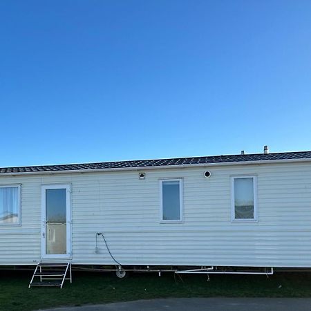 Felixstowe Chimo Caravan 8 Sleeps 5 Min To Beach Exterior photo
