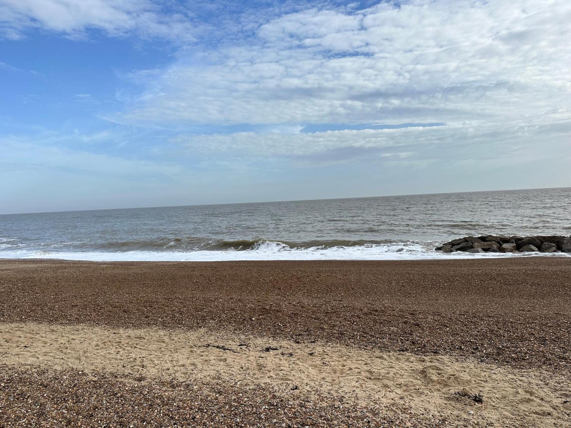 Felixstowe Chimo Caravan 8 Sleeps 5 Min To Beach Exterior photo