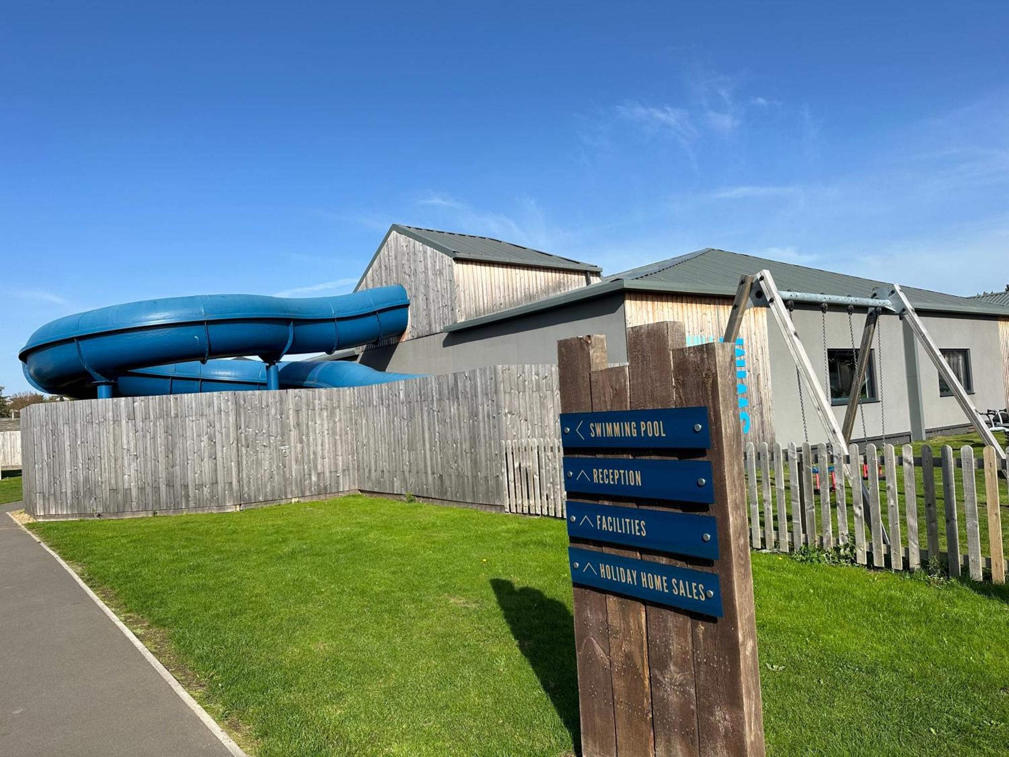 Felixstowe Chimo Caravan 8 Sleeps 5 Min To Beach Exterior photo