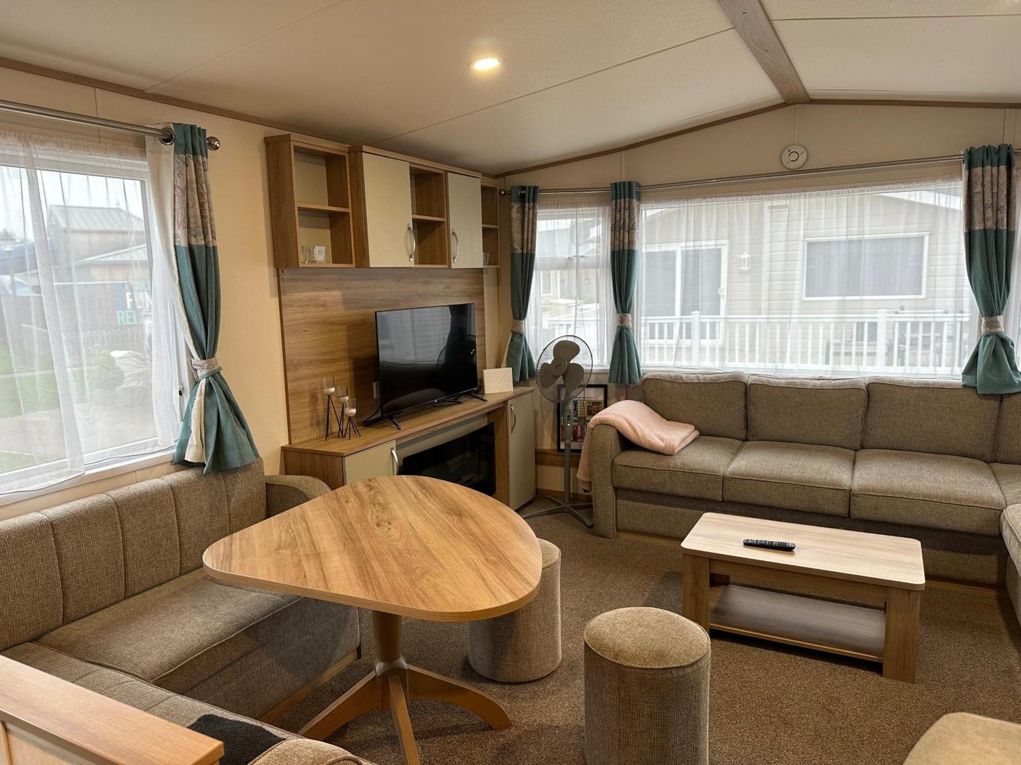 Felixstowe Chimo Caravan 8 Sleeps 5 Min To Beach Exterior photo